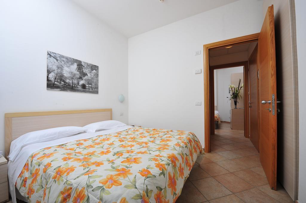 Hotel Aurora San Vincenzo Room photo