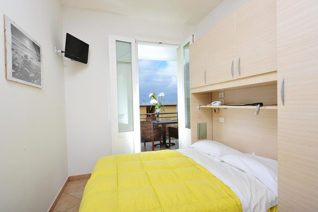 Hotel Aurora San Vincenzo Room photo
